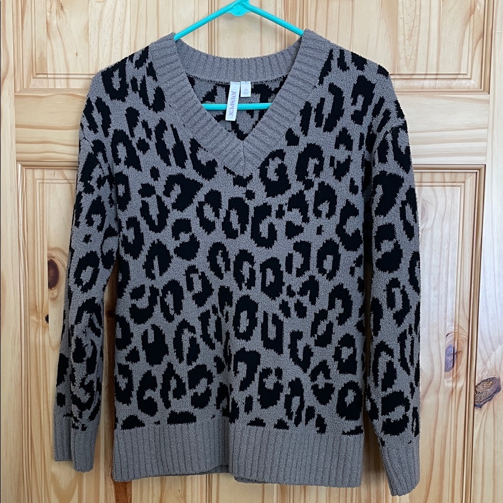 *SOLD* V-Neck Leopard Print Sweater - Gray/Black
